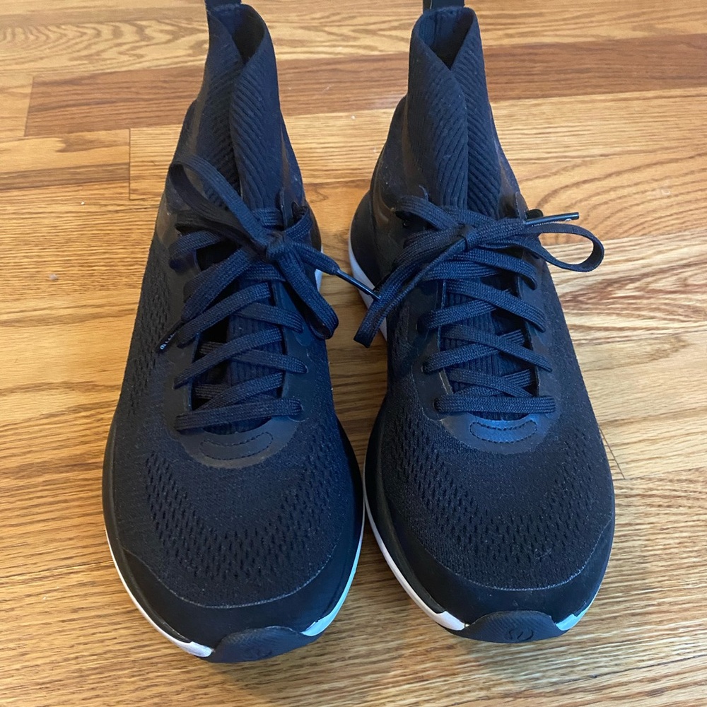 Lululemon Women's Chargefeel Mid Workout Shoe